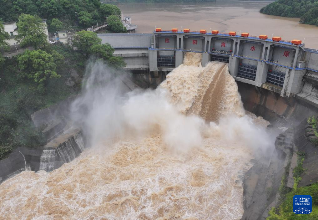 湖南郴州：歐陽海水庫開閘泄洪